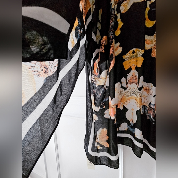 Comfy Luxe floral kimono - Picture 5 of 7